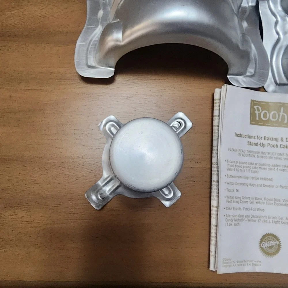 Wilton Winnie the Pooh Stand Up Cake Pan 3D Disney w Instructions and pins